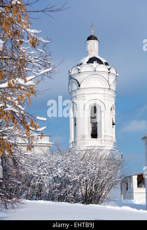 Clocher pour l'église de Saint George en hiver à Kolomenskoye, Moscou Banque D'Images