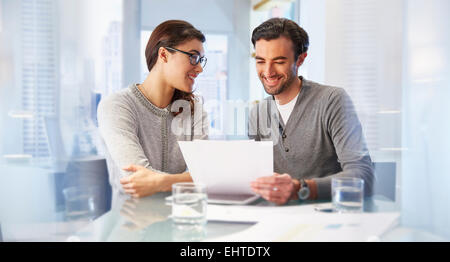 Man and Woman working together in office Banque D'Images