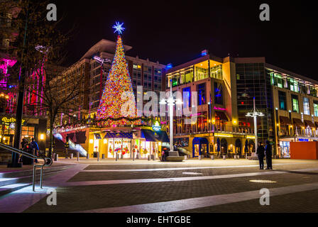 NATIONAL HARBOR, MARYLAND - 2 décembre : arbre de Noël dans la nuit du 2 décembre 2013 à National Harbor, Maryland. Harbo National Banque D'Images
