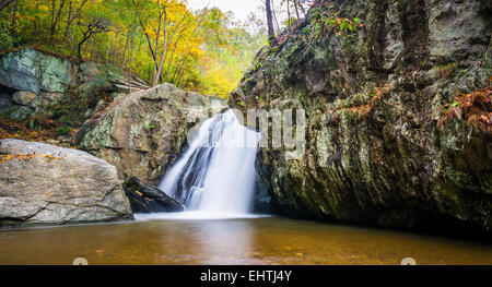 Au début de l'automne couleur à Kilgore, chutes de roches au State Park, Maryland. Banque D'Images