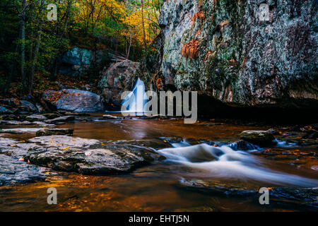 Au début de l'automne couleur à Kilgore, chutes de roches au State Park, Maryland. Banque D'Images