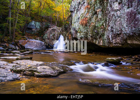 Au début de l'automne couleur à Kilgore, chutes de roches au State Park, Maryland. Banque D'Images