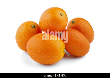 Agrumes kumquat doux closeup on white Banque D'Images