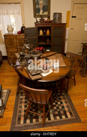 Cuisine de la ferme coin repas décoré à partir de la fin du 19ème/début 20ème siècle. Banque D'Images