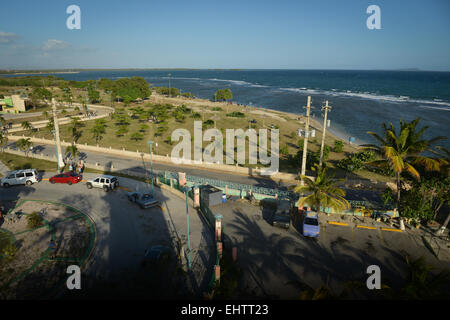 Vue de la plage de Ponce depuis la tour d'observation de la Guancha. Ponce, Porto Rico. Le territoire américain. L'île des Caraïbes. Banque D'Images