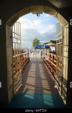 Vue depuis le bas d'une tour à la Guancha. Ponce, Porto Rico. Le territoire américain. L'île des Caraïbes. Banque D'Images