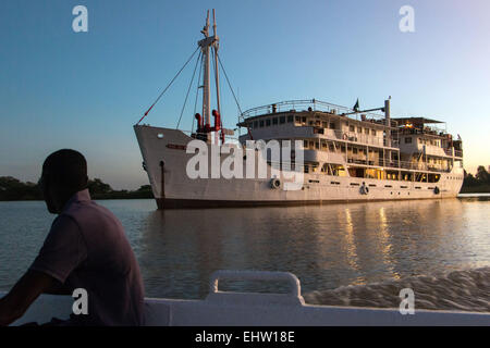 BOU EL MOGDAD Croisière sur le fleuve Sénégal, Sénégal, Afrique de l'Ouest Banque D'Images