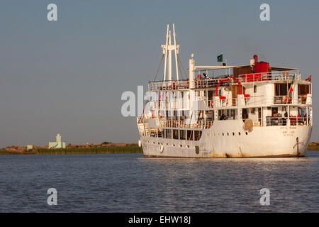 BOU EL MOGDAD Croisière sur le fleuve Sénégal, Sénégal, Afrique de l'Ouest Banque D'Images