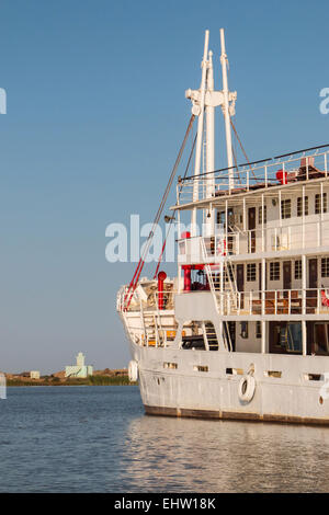 BOU EL MOGDAD Croisière sur le fleuve Sénégal, Sénégal, Afrique de l'Ouest Banque D'Images