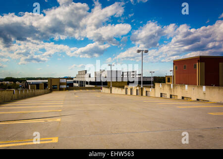 Le toit d'un garage de stationnement à Gaithersburg, Maryland. Banque D'Images