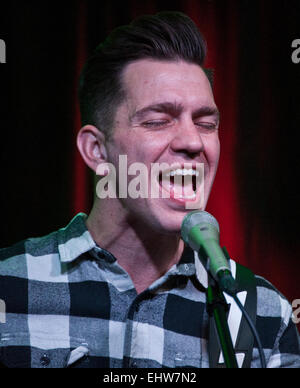 Bala Cynwyd, Pennsylvania, USA. 17 mars, 2015. American Singer-Songwriter Andy Grammer effectue au Mix 106's Performance Theatre le 17 mars 2015 à Bala Cynwyd, Pennsylvania, United States. Crédit : Paul Froggatt/Alamy Live News Banque D'Images