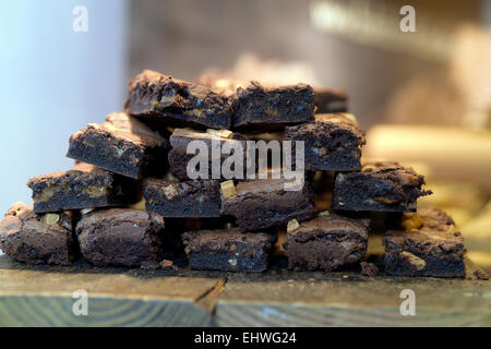 Pile de brownies au chocolat Banque D'Images