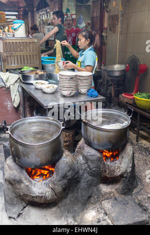 Cuisine extérieure dans le quartier chinois, Bangkok, Thaïlande Banque D'Images