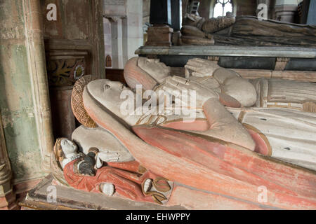 Les tombes de Anne Talbot (mort en 1494) et Henry Vernon (mort en 1515) à St Bartholomew's Church, Tong, Shropshire, Angleterre. Banque D'Images