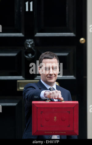 Downing Street, London, UK. 18 Mar, 2015. Le Chancelier George Osborne quitte le 11 Downing Street avant de présenter le budget à la Chambre des communes, le mercredi 18 mars, 2015. Credit : Heloise/Alamy Live News Banque D'Images