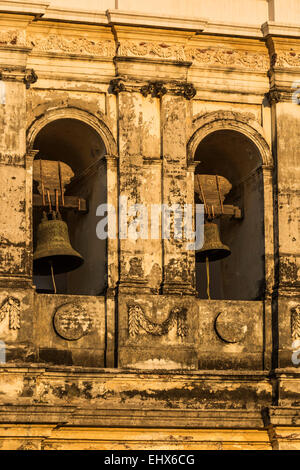 Clocher à la basilique de La Asunción (1610) Leon's Cathedral, la plus grande de l'Amérique centrale, en ce lieu historique NO Ville ; Leon, Nicar Banque D'Images