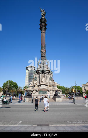 Monument de Christophe Colomb (Mirador de Colom) à Barcelone, Catalogne, Espagne. Statue en bronze par Rafael Atche. Banque D'Images