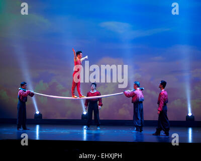 Acrobates chinois à Shanghai, Chine Banque D'Images