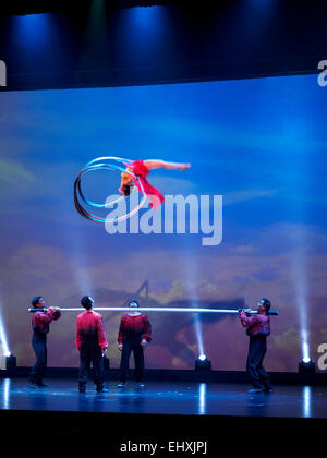 Acrobates chinois à Shanghai, Chine Banque D'Images