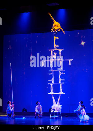 Acrobates chinois à Shanghai, Chine Banque D'Images