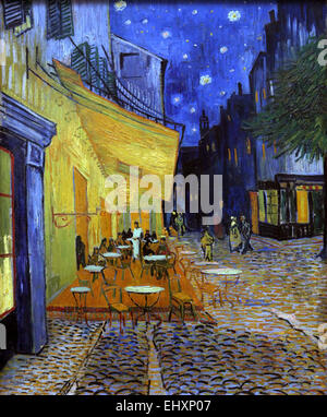 Terrasse d'un café la nuit sur la place du Forum, Arles France (1888) par l'artiste Vincent van Gogh (1853-1890) Café van Gogh. Banque D'Images