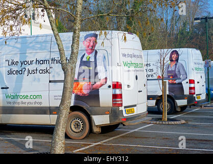 Waitrose fourgonnettes de livraison en parking, Emgland UK Banque D'Images