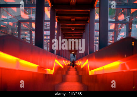 Escaliers espace ouvert aux visiteurs du Musée de la Ruhr Site du patrimoine mondial de Zeche Zollverein à Essen, Rhénanie du Nord-Westphalie, Allemagne, Europe Banque D'Images