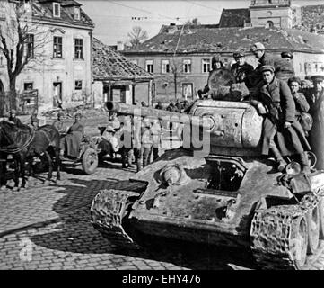 Réservoir T 34/5 soviétique à Vienne en avril 1945 Banque D'Images