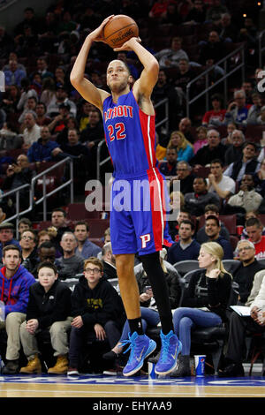Philadelphie, Pennsylvanie, USA. 18 Mar, 2015. Detroit Pistons avant Tayshaun Prince (22) tire la balle au cours de la NBA match entre les Detroit pistons et les Philadelphia 76ers au Wells Fargo Center de Philadelphie, Pennsylvanie. Credit : csm/Alamy Live News Banque D'Images