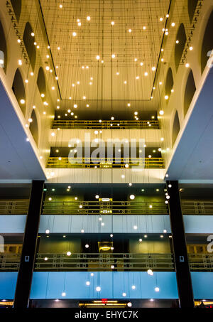 BOSTON - 21 SEPTEMBRE : Intérieur de l'hôtel Marriott à quai Long le 21 septembre 2013 à Boston, Massachusetts. Le Marriott du lo Banque D'Images