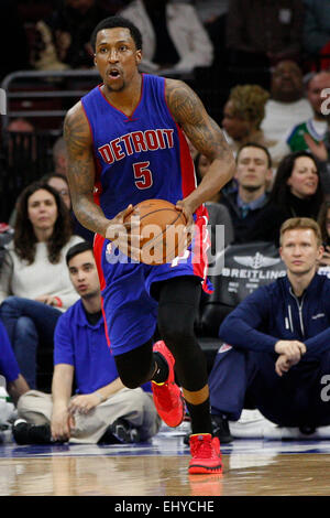 Philadelphie, Pennsylvanie, USA. 18 mars, 2015. Garde côtière canadienne Kentavious Caldwell-Pope Detroit Pistons (5) en action au cours de la NBA match entre les Detroit pistons et les Philadelphia 76ers au Wells Fargo Center de Philadelphie, Pennsylvanie. Les Philadelphia 76ers a gagné 94-83. Banque D'Images