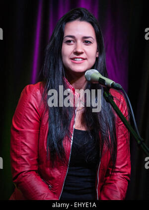 Bala Cynwyd, Pennsylvania, USA. 18 mars, 2015. Singer-Songwriter cubano-Kat Dahlia effectue au Mix 106's Performance Theatre le 18 mars 2015 à Bala Cynwyd, Pennsylvania, United States. Crédit : Paul Froggatt/Alamy Live News Banque D'Images