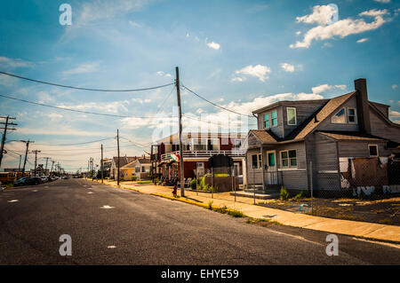 Maison endommagée le long d'une rue à Point Pleasant Beach, New Jersey. Banque D'Images