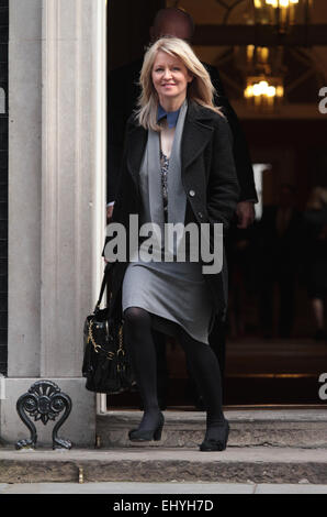 Londres, Royaume-Uni. 18 mars, 2015. Ministre du bien-être social Esther McVey quitte Numéro 10 Downing Street après la réunion du Cabinet. Crédit : Paul Marriott/Alamy Live News Banque D'Images