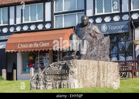 L'Angleterre, Kent, Westerham, Winston Churchill Statue Banque D'Images