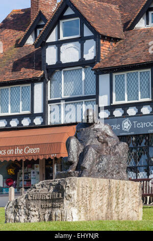 L'Angleterre, Kent, Westerham, Winston Churchill Statue Banque D'Images