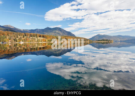 Vue du Walchensee vers Heimgarten et Italia, Haute-Bavière, Bavière, Allemagne Banque D'Images