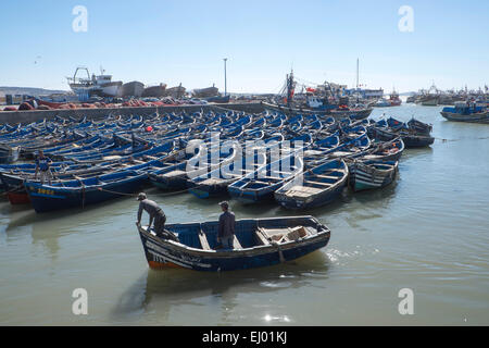 Bateaux de pêche dans le port d'Essaouira, Maroc, Afrique du Nord Banque D'Images