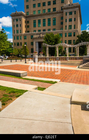 Pack Square Park et le palais de justice du comté de Buncombe à Asheville, Caroline du Nord. Banque D'Images