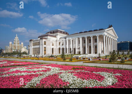 Ville administrative, Astana, Kazakhstan, de la ville, de l'Asie centrale, de nouveau, l'Opéra, l'été, le théâtre, l'architecture, ballet, classique, fleurs, Banque D'Images
