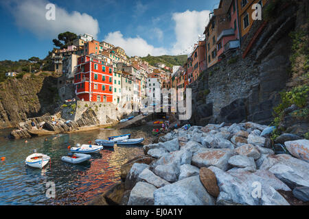 Riomaggiore le matin, Cinque Terre (Cinq Terres) Parc National, La Spezia, Ligurie, Italie, Europe. Banque D'Images