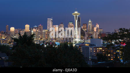 Seattle skyline au crépuscule de Kerry Park, Seattle, WA, USA. Banque D'Images