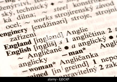 Angleterre / anglais traduit dans un dictionnaire tchèque Banque D'Images