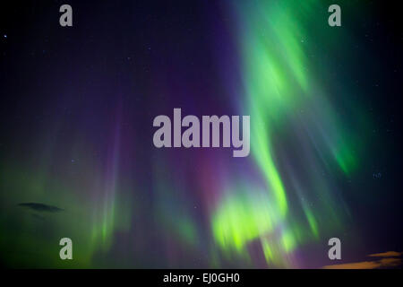 Jukkasjärvi, Suède. 17 mars, 2015. La Northern Lights, Aurora Borealis, représenté à Jukkasjärvi, le nord de la Suède la nuit dernière, comme la plus grande tempête solaire hits Terre au cours des deux dernières années. Credit : Oliver Dixon/Alamy Live News Banque D'Images