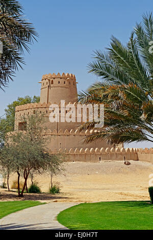 L'Asie, Emirats arabes unis, Abu Dhabi, Émirats arabes unis, Al Ain Al Ain Street, Al Jahili, fort, Al Jahili park, palmiers, tourisme, traditionnelle, Banque D'Images