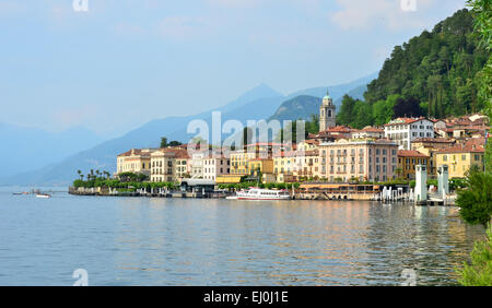 Le beau village de Bellagio sur les rives du lac de Côme, Italie du nord Banque D'Images