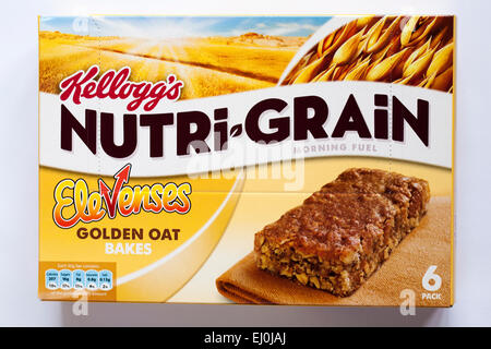 Pack 6 boite de Kelloggs Céréales Nutri-Grain Elevenses Avoine doré cuit isolé sur fond blanc Banque D'Images