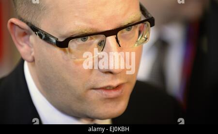 Bruxelles, Belgique. Mar 19, 2015. Le premier ministre tchèque Bohuslav Sobotka, parle avec les médias durant le sommet européen de Bruxelles, Belgique, le 19 mars 2015. © Jakub Dospiva/CTK Photo/Alamy Live News Banque D'Images