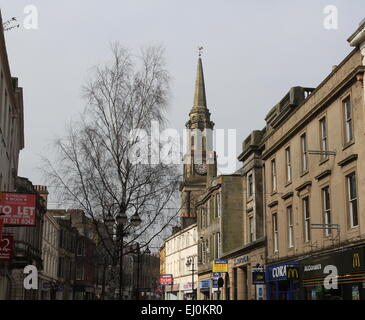 Scène de rue de Falkirk avec le clocher de l'Écosse en mars 2015 Banque D'Images