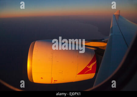 Vol, vol, Jet, moteur, Qantas, orange, ciel, horizon, aile, avion, avion, voyages, vacances, Banque D'Images